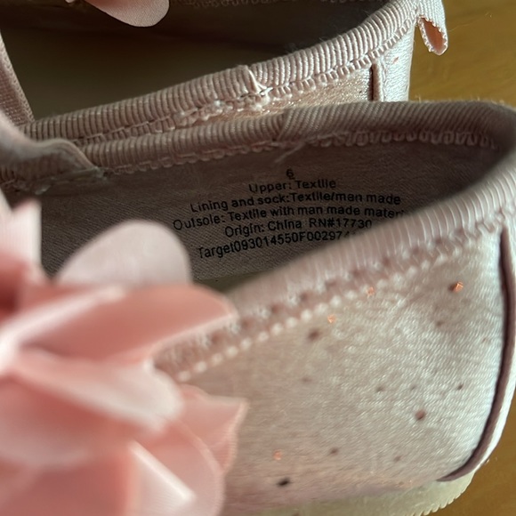 Cat & Jack Toddler Girls shoes with Flowers - Picture 2 of 3